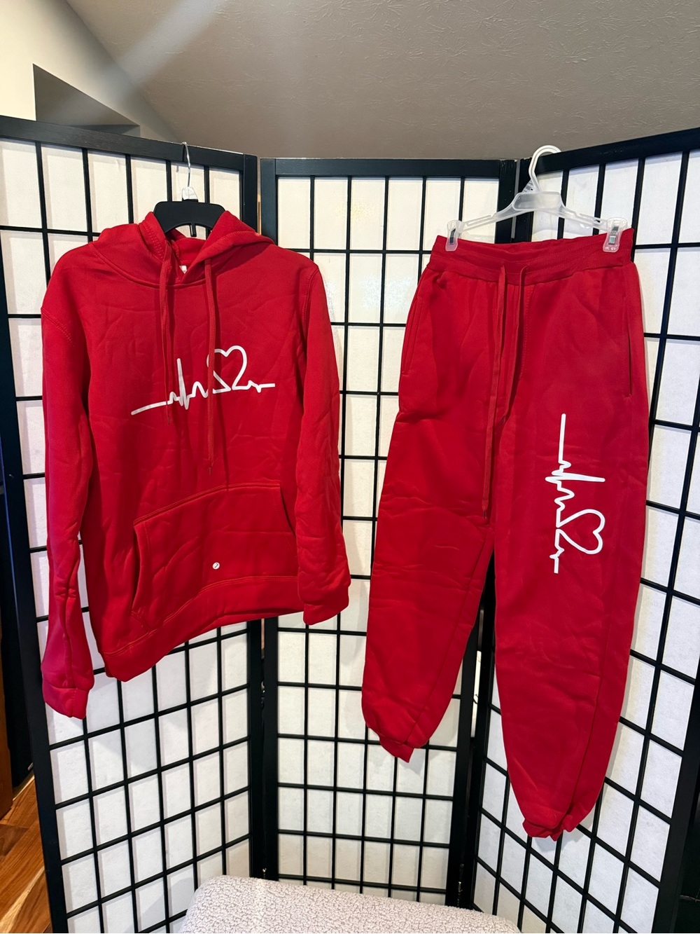 ❤️ Red Heartbeat Graphic Hoodie & Jogger Set | Size L‎ NWOT - Picture 3 of 6